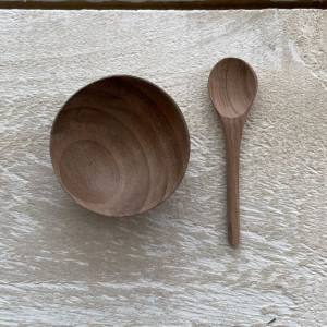 walnut-bowl-with-spoon